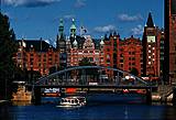 Mit dem Kanu durch die Speicherstadt